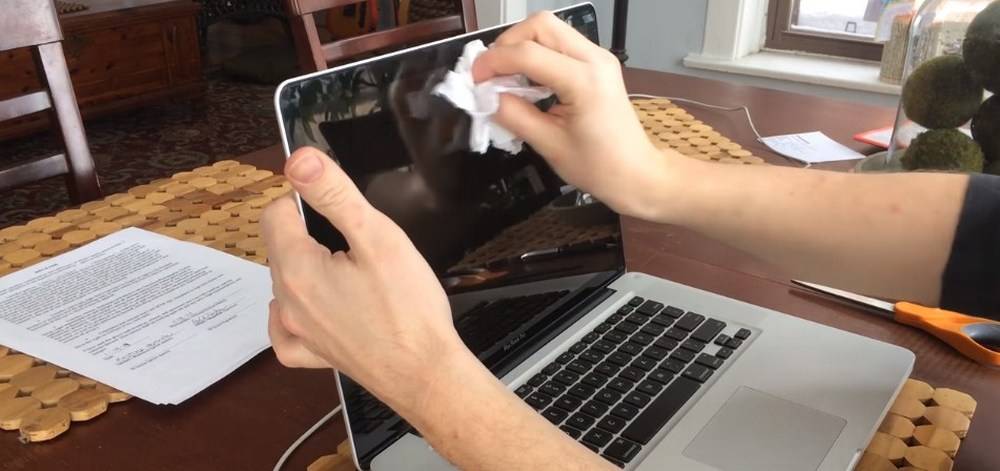 Microfiber cloth for cleaning MacBook